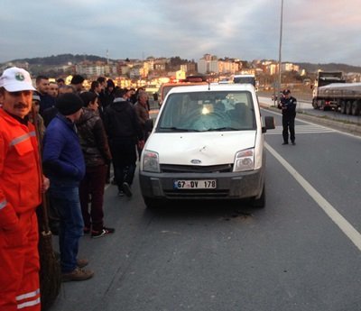 OTOMOB?L?N ÇARPTI?I GENÇ A?IR YARALANDI