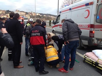 OTOMOB?L?N ÇARPTI?I GENÇ A?IR YARALANDI