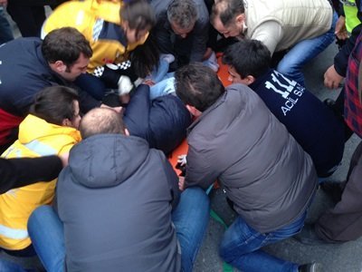 OTOMOB?L?N ÇARPTI?I GENÇ A?IR YARALANDI