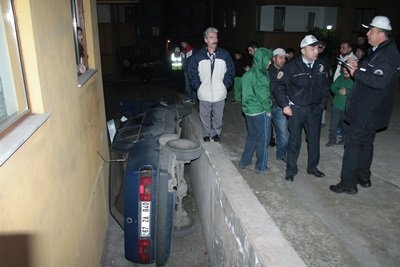 FRENİ BOŞALAN OTOMOBİL APARTMAN BOŞLUĞUNA DÜŞTÜ