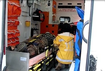 CUMA NAMAZINA YET??MEK ?STERKEN DUVARDAN UÇTU KASK HAYAT KURTARDI