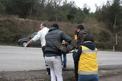 CUMA NAMAZINA YET??MEK ?STERKEN DUVARDAN UÇTU KASK HAYAT KURTARDI