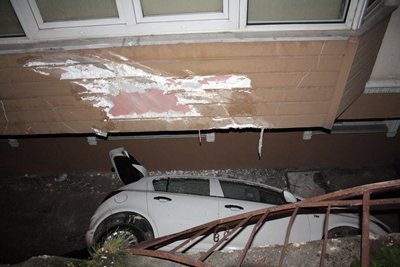 V?RAJI ALAMADI, APARTMAN BO?LU?UNA DÜ?TÜ