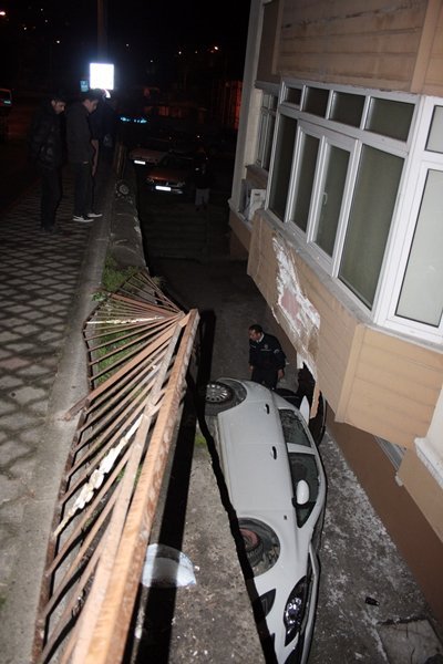 V?RAJI ALAMADI, APARTMAN BO?LU?UNA DÜ?TÜ