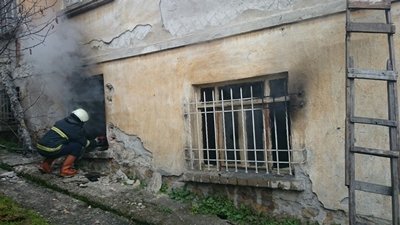 ÇIKAN YANGINDA DÖRT KİŞİ YARALANDI