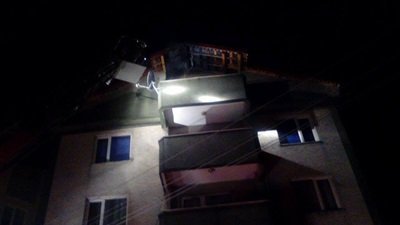 ÇATI KATI ALEV ALEV YANDI