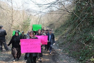 KÖYLÜLER FINDIK TARLALARI İÇİN EYLEM YAPTI