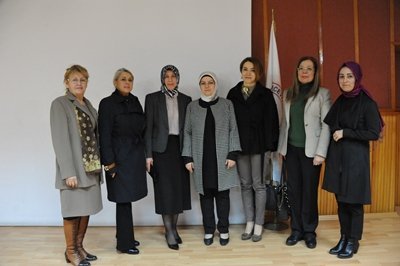 YAZAR AY?E BÖHÜRLER BEÜ?DE ?SLAM DÜNYASINDA KADIN SORUNLARINI ANLATTI