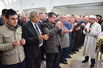 ATAYAN SON YOLCULU?UNA U?URLANDI