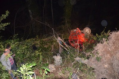 TOMRUK YÜKLÜ KAMYON DEVR?LD?; 1 ÖLÜ 3 YARALI