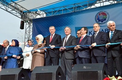 CUMHURBA?KANI ERDO?AN KARABÜK?TE CUMHURBA?KANI RECEP TAYY?P ERDO?AN: ?MEVCUT S?STEM B?Z? BURAYA KADAR GET?RD?. ??MD? PAT?NAJ BA?LADI. BUNU SONA ERD?RMEK ?Ç?N BA?KANLIK S?STEM?. NEFES TAZELEMEM?Z, S?STEM? YEN?LEMEM?Z GEREK?YOR? ?GEÇT???M?Z 12 YILDA 7 SEÇ?M, 2 REFERANDUMDA KAFALARINI HEP DUVARA VURDULAR. HALA BUNLARI Ö?RENEMED?LER AMA Ö?RENECEKLER?