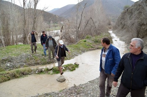 (ÖZEL HABER) TOSYA?DA ÇELT?K TARLALARINI SEL BASTI P?R?NÇ F?YATLARI SELDEN DOLAYI TAVAN YAPACAK
