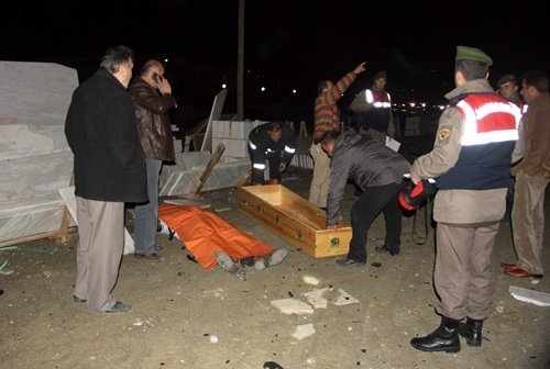 TARLAYA UÇAN OTOMOB?L?N SÜRÜCÜSÜ, HAYATINI KAYBETT?