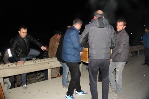 TARLAYA UÇAN OTOMOB?L?N SÜRÜCÜSÜ, HAYATINI KAYBETT?