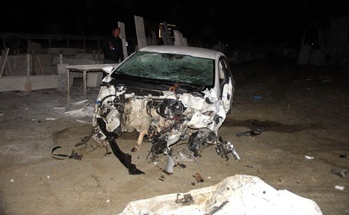 TARLAYA UÇAN OTOMOB?L?N SÜRÜCÜSÜ, HAYATINI KAYBETT?