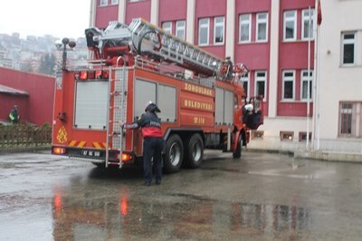 IMKB ANADOLU Ö?RETMEN L?SES??NDE YANGIN TATB?KATI
