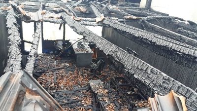 KOZCA?IZ'DA 3 ??YER? KÜL OLDU YANGINDA YA?ANAN PAN?K ANI CEP TELEFONUYLA GÖRÜNTÜLEND?