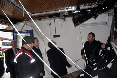 KOZCA?IZ'DA 3 ??YER? KÜL OLDU YANGINDA YA?ANAN PAN?K ANI CEP TELEFONUYLA GÖRÜNTÜLEND?