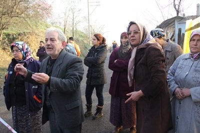 KARABÜK'TE HEYELAN HEYELAN SONRASI BAZI EVLER YIKILIRKEN, POL?S ANONSLARLA EVLER? BO?ALTTI