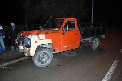 (ÖZEL HABER) SEY?R HAL?NDE OLAN ARACA KAMYON ÇARPTI: 2 YARALI