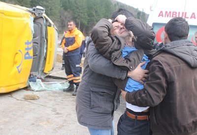 ??Ç?S?N? KAZADA KAYBED?NCE S?N?R KR?Z? GEÇ?RD? ZONGULDAK'TA KARGO KAMYONET?N?N TAKLA ATTI?I KAZADA, SÜRÜCÜ HAYATINI KAYBETT?