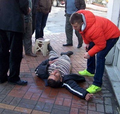 ÇAYCUMA’DA ÇARŞI ORTASINDA BAYILINCA VATANDAŞLARI KORKUTTU