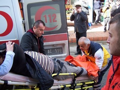 ÇAR?I ORTASINDA BAYILINCA VATANDA?LARI KORKUTTU