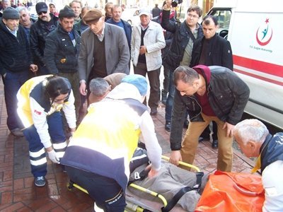 ÇAR?I ORTASINDA BAYILINCA VATANDA?LARI KORKUTTU