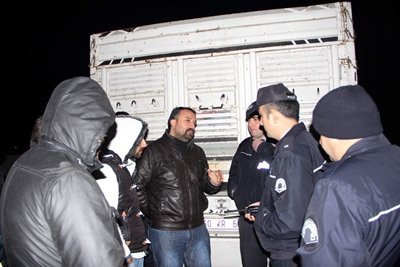 130 KADIN, 8 MART DÜNYA KADINLAR GÜNÜ'NDE ??S?Z KALDI D?K?? MAK?NELER?N? KAÇIRMAK ?STEYEN TEKST?L F?RMASINI, ??Ç?LER BASTI