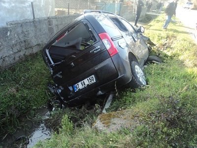 ARACIYLA KANALA UÇTU, BURNU B?LE KANAMADI