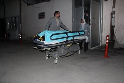 YOLDAN ÇIKAN OTOMOB?L TARLAYA UÇTU: 1 ÖLÜ, 2 YARALI