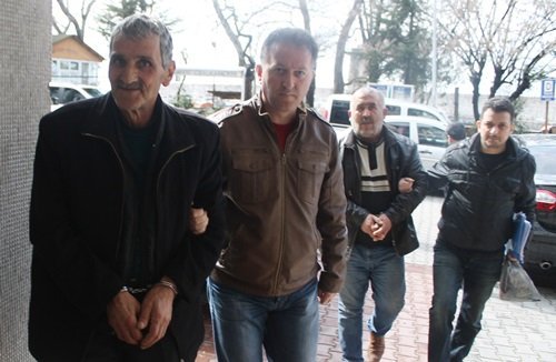 10 B?N L?RALIK SAHTE PARA OPERASYONU SAHTE PARALARI P?YASAYA SÜREMEDEN YAKALANDILAR ZONGULDAK EMN?YET? SAHTE PARA BASAN ZANLILARI ADL?YEYE SEVK ETT?