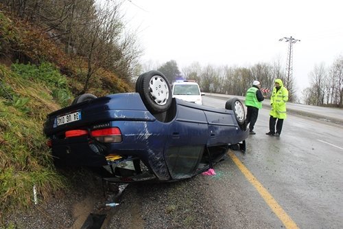 ZONGULDAK-ERE?L? YOLUNDA OTOMOB?L TAKLA ATTI