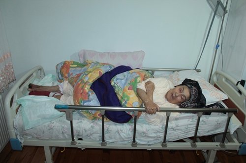 AYA?I KANGREN OLAN 90 YA?INDAK? KADININ HASTANEDEN GÖNDER?LD??? ?DD?ASI HASTANE ?DD?AYI YALANLADI