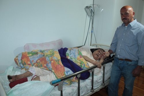 AYA?I KANGREN OLAN 90 YA?INDAK? KADININ HASTANEDEN GÖNDER?LD??? ?DD?ASI HASTANE ?DD?AYI YALANLADI