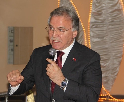 ?AH?N : ?S?LAHLARA GÜVENEREK SEÇ?ME G?R?P BARAJI A?MAYI GAYRET ED?YORSANIZ BU M?LLET?N GÖZÜNDEN KAÇMAZ? AK PART? GENEL BA?KAN YARDIMCISI MEHMET AL? ?AH?N: ?S?YAS? UZANTISI DURUMUNDA BULUNDU?UNUZ, E?ER SÖZÜNÜZ GEÇ?YORSA ÖRGÜT ELEMANLARINA ELLER?NDEK? S?LAHLARINI BIRAKMALARINI VE B?RAN ÖNCE TÜRK?YE?Y? TERK ETMELER?N? SÖYLEY?N, TAVS?YE ED?N? ?LAFLA PEYN?R GEM?S? YÜRÜMÜYOR? "YÜZDE 35?LE ?KT?DAR OLUNMAZ, ODA B?L?YOR? ?KARTAL M?T?NG? TAM B?R F?YASKO, TIKANDI KALDI? ?DI?ARIDA KED? ?ÇERDEK? ETE BAKIYOR? CHP?YE YAKI?ACAK RES?M SADECE BUDUR ???MD?K? S?STEM UCU ÇATALLI SOPAYA BENZ?YOR?