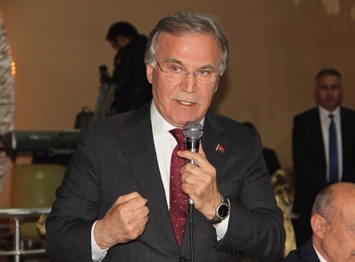 ?AH?N : ?S?LAHLARA GÜVENEREK SEÇ?ME G?R?P BARAJI A?MAYI GAYRET ED?YORSANIZ BU M?LLET?N GÖZÜNDEN KAÇMAZ? AK PART? GENEL BA?KAN YARDIMCISI MEHMET AL? ?AH?N: ?S?YAS? UZANTISI DURUMUNDA BULUNDU?UNUZ, E?ER SÖZÜNÜZ GEÇ?YORSA ÖRGÜT ELEMANLARINA ELLER?NDEK? S?LAHLARINI BIRAKMALARINI VE B?RAN ÖNCE TÜRK?YE?Y? TERK ETMELER?N? SÖYLEY?N, TAVS?YE ED?N? ?LAFLA PEYN?R GEM?S? YÜRÜMÜYOR? "YÜZDE 35?LE ?KT?DAR OLUNMAZ, ODA B?L?YOR? ?KARTAL M?T?NG? TAM B?R F?YASKO, TIKANDI KALDI? ?DI?ARIDA KED? ?ÇERDEK? ETE BAKIYOR? CHP?YE YAKI?ACAK RES?M SADECE BUDUR ???MD?K? S?STEM UCU ÇATALLI SOPAYA BENZ?YOR?