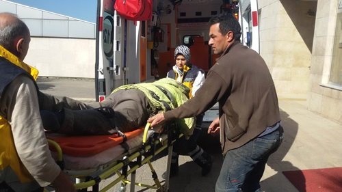 SON DAKİKA:  ÇATALAĞZIN’DA ÜZERİNE DİREK DÜŞEN İŞÇİ YARALANDI