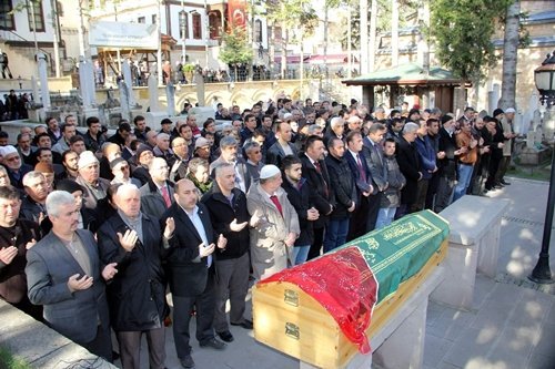 LÖSEM?YE YEN?LEN GENÇ KIZ TOPRA?A VER?LD?