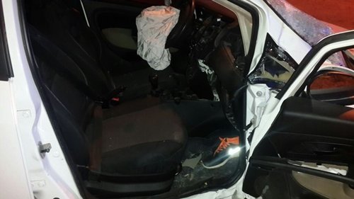 OTOMOB?L BETON D?RE?E ÇARPTI: 1 ÖLÜ, 1 YARALI