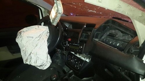 OTOMOB?L BETON D?RE?E ÇARPTI: 1 ÖLÜ, 1 YARALI