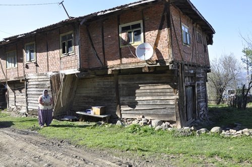 (ÖZEL HABER) ?HT?YAÇ SAH?B? A?LE YARDIM BEKL?YOR Y?YECEK B?R D?L?M EKMEKLER? B?LE YOK