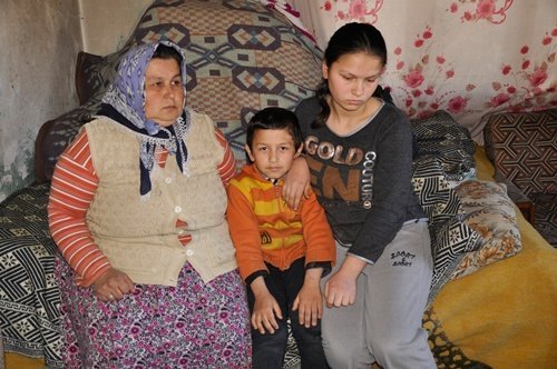 (ÖZEL HABER) ?HT?YAÇ SAH?B? A?LE YARDIM BEKL?YOR Y?YECEK B?R D?L?M EKMEKLER? B?LE YOK