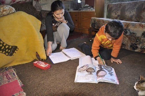 (ÖZEL HABER) ?HT?YAÇ SAH?B? A?LE YARDIM BEKL?YOR Y?YECEK B?R D?L?M EKMEKLER? B?LE YOK