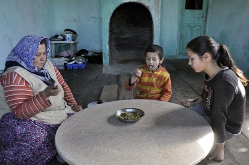 (ÖZEL HABER) ?HT?YAÇ SAH?B? A?LE YARDIM BEKL?YOR Y?YECEK B?R D?L?M EKMEKLER? B?LE YOK