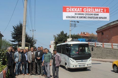 SİYASİLERİN MAHALLEYE GİRİŞİNİ YASAKLADILAR