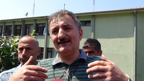 S?YAS?LER?N MAHALLEYE G?R???N? YASAKLADILAR 2B SORUNUNA ?SYAN EDEN MAHALLEL?; YOLU S?YAS?LERE KAPATTI