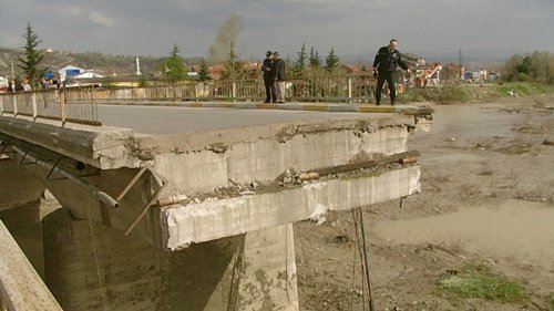 15 KİŞİNİN HAYATINI KAYBETTİĞİ KÖPRÜ FACİASINDA KARAR