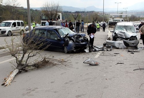KARABÜK'TE TRAF?K KAZASI: 5 YARALI