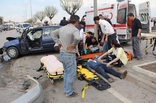 KARABÜK'TE TRAF?K KAZASI: 5 YARALI